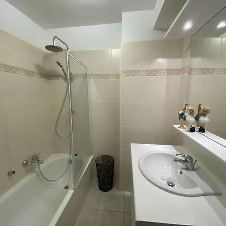 In Near The Beach, Cleaning Included Апартаменты